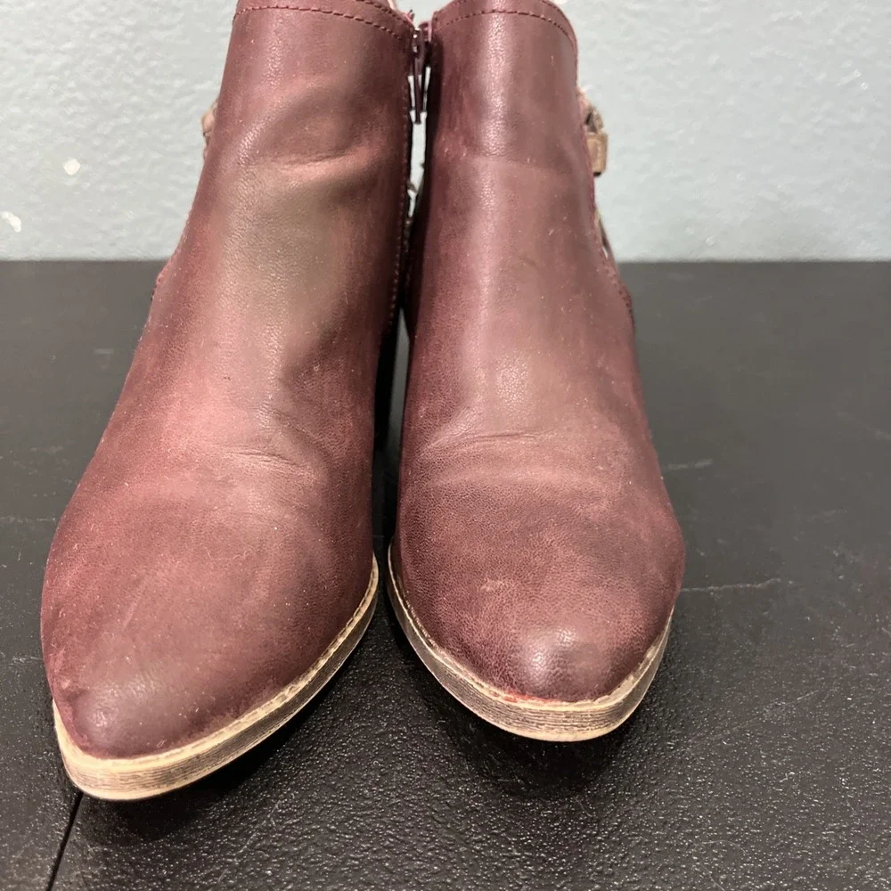 Maurices Womens Sz 8.5‎ Ankle Boots Brown Red Point Toe Western Braided Strap